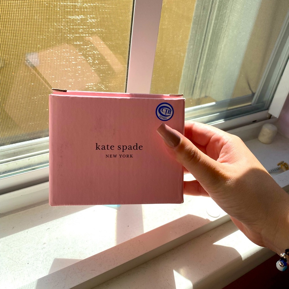 Salt and pepper shaker. Kate spade